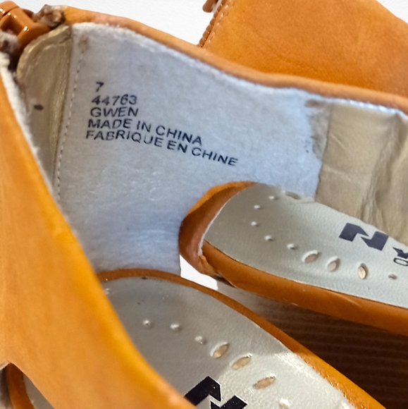 π₯ Nygard Collection Gwen Women's Crossover Strap Wedged Sandals - Picture 12 of 16